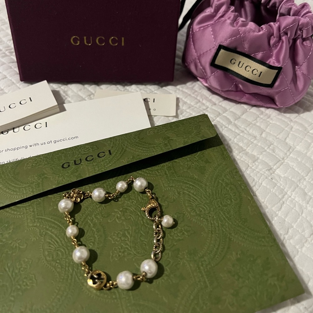 Gucci interlocking G flower pearl bracelet